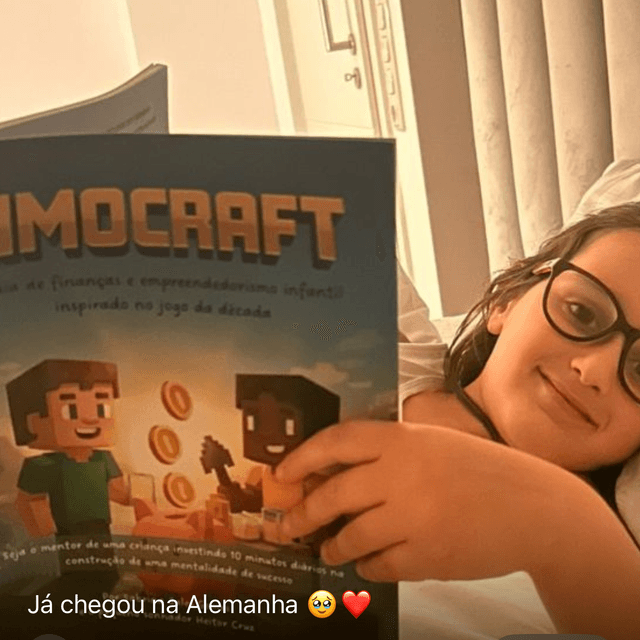 Família com o livro Limocraft